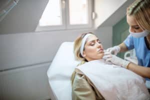 ฟิลเลอร์คาง ปรับรูปหน้าเพิ่มมิติ วันดีคลินิก